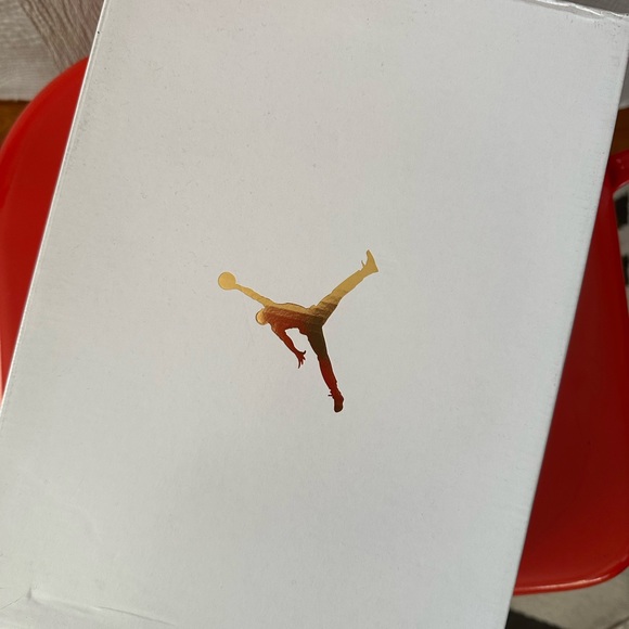 ACTIVEWEAR ▪️Air Jordan 1 Mid ( NWT) size 9 - Picture 4 of 13